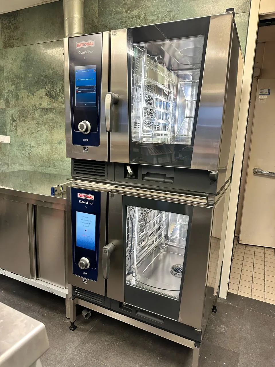 Dubbele combisteamers in de keuken van KOCO