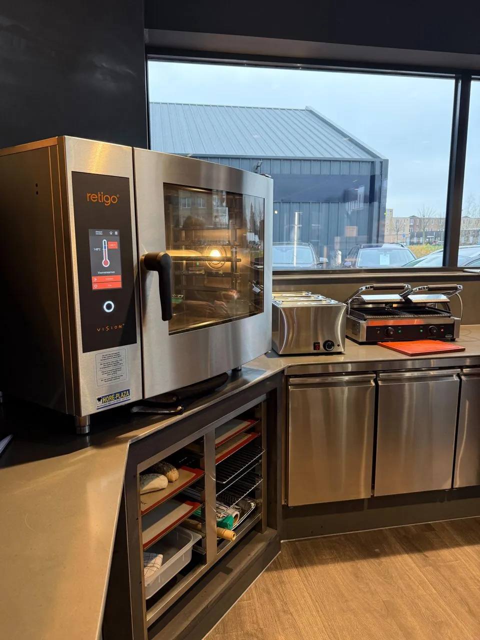 Espressomachine en wafelijzer bij Laadpunt