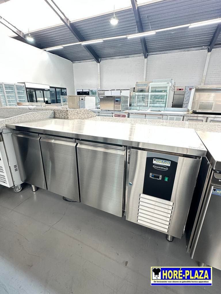 Vrieswerkbank Combisteel 7450.0083 | 3 deuren | 402 liter